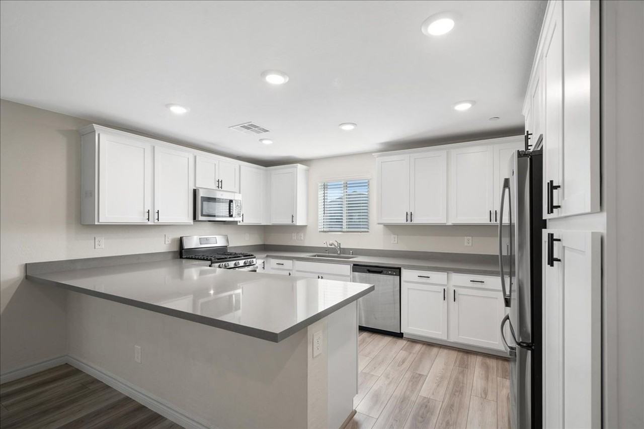 6152 Foxes Dale St - Photo 7 of 20