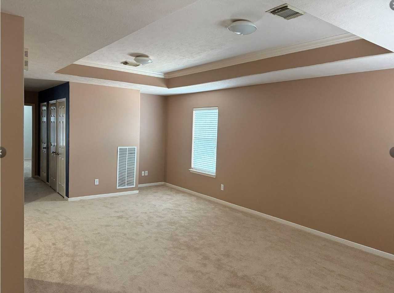 410 Sunwood Glenn Ln - Photo 2 of 6
