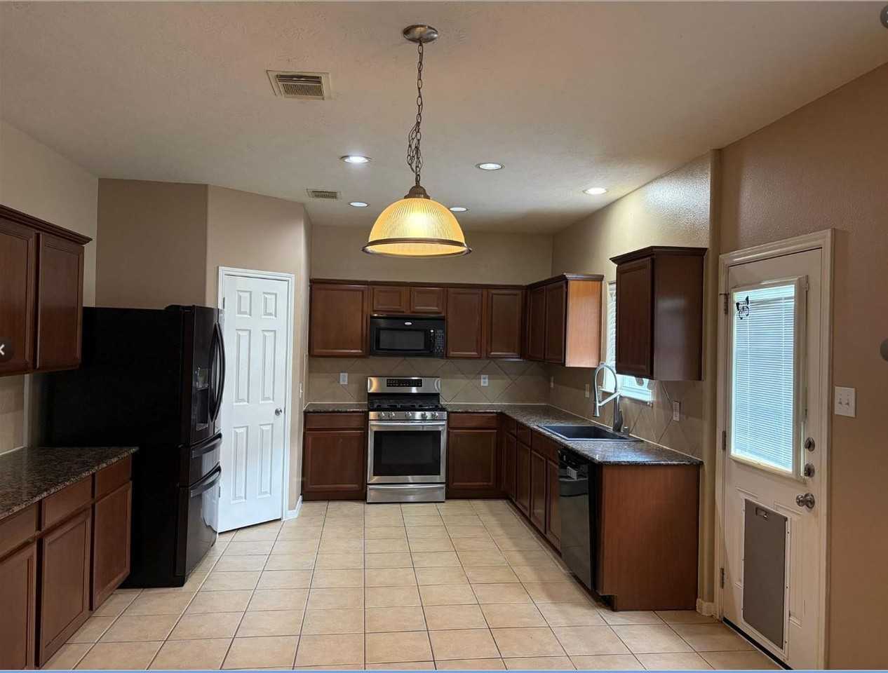 410 Sunwood Glenn Ln - Photo 3 of 6