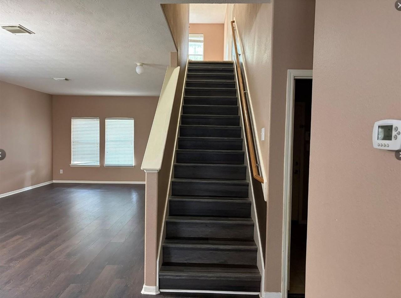410 Sunwood Glenn Ln - Photo 4 of 6