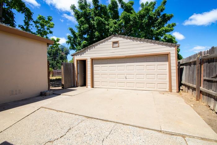 3900 38th St - Photo 4 of 18