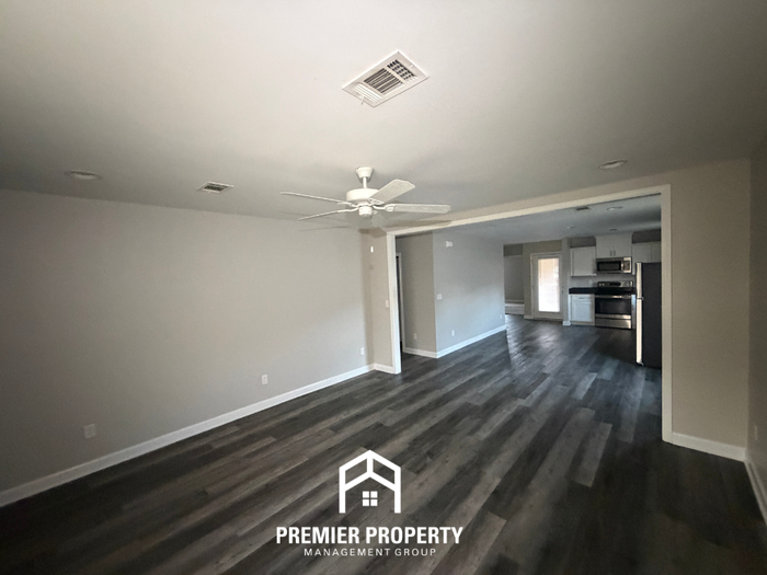 110 Castlebar Cir - Photo 3 of 22