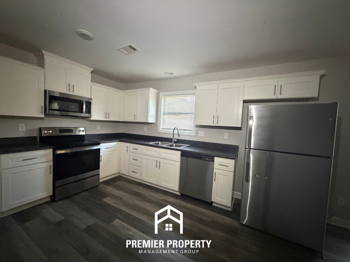 110 Castlebar Cir - Photo 4 of 22