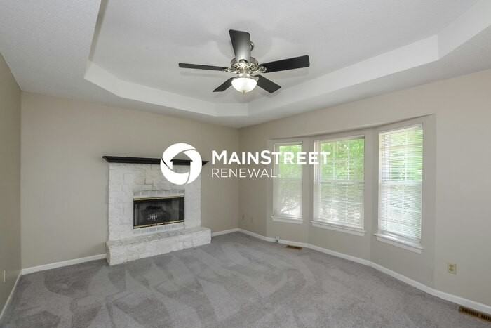 503 S Huntsman Blvd - Photo 3 of 17