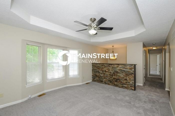 503 S Huntsman Blvd - Photo 4 of 17