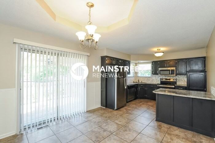 503 S Huntsman Blvd - Photo 5 of 17