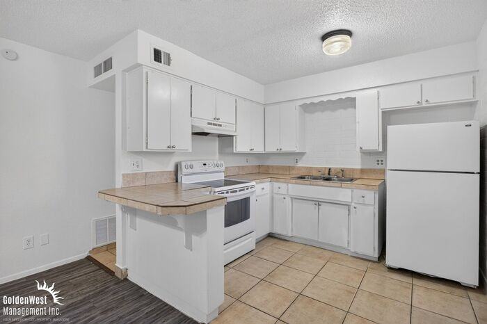 7150 N 27th Ave #2 - Photo 6 of 19