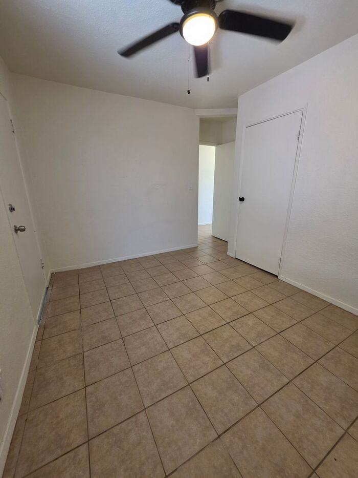4236 Ingraham St - Photo 5 of 10