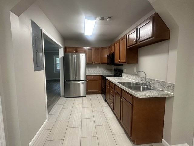 8032 Lexington Dr - Photo 4 of 17