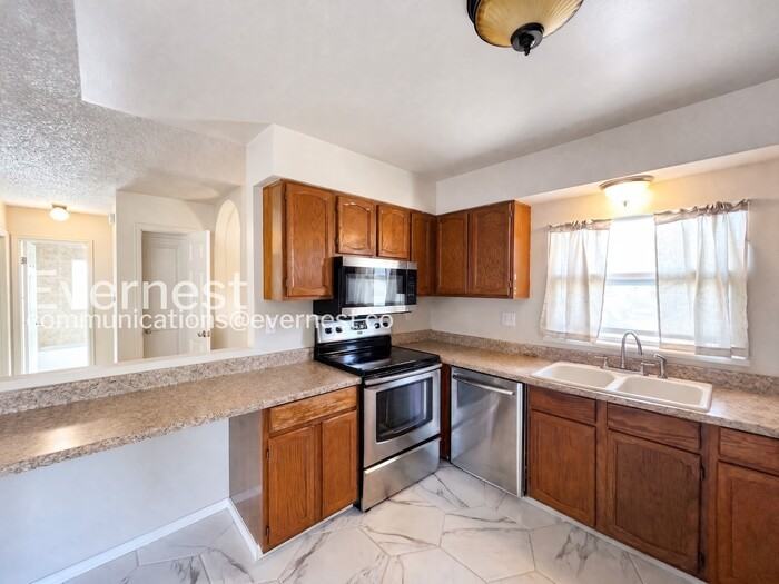 4260 Dye St - Photo 3 of 27