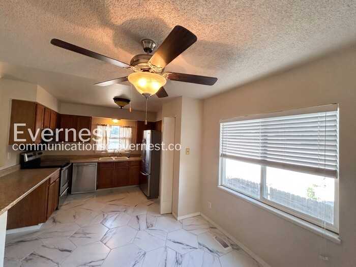4260 Dye St - Photo 4 of 27