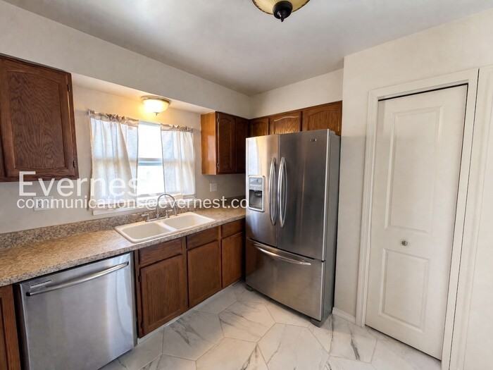 4260 Dye St - Photo 5 of 27