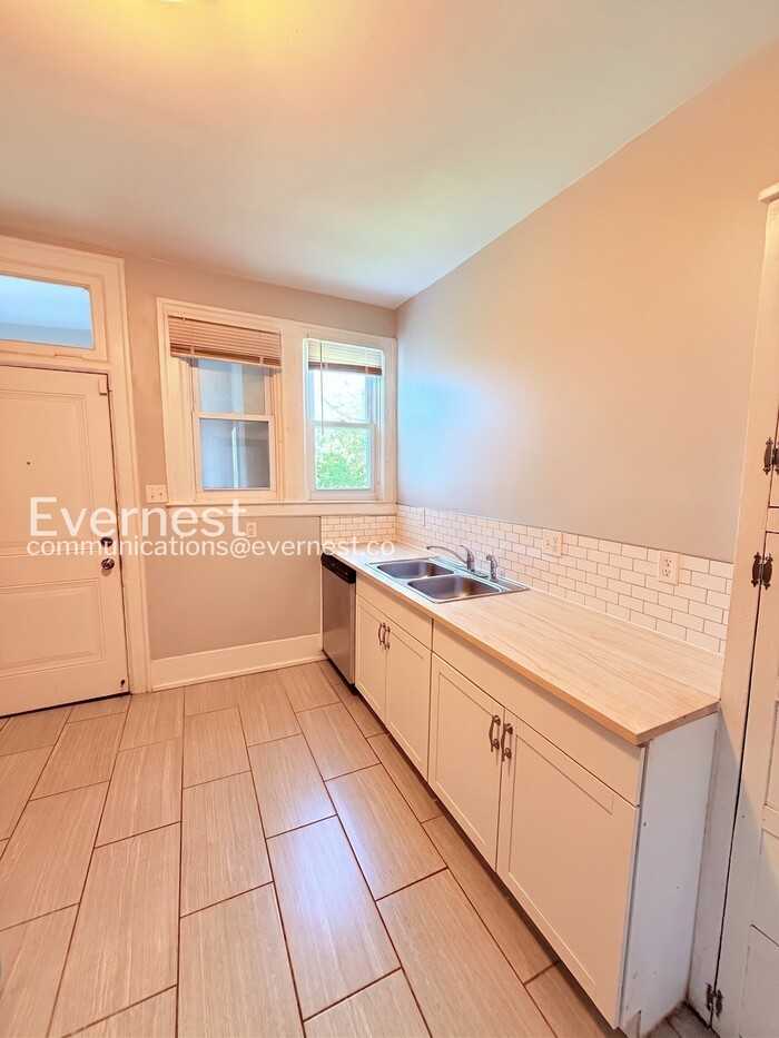 9429 Brush St #2B - Photo 3 of 21