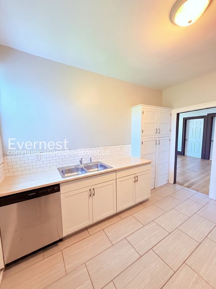 9429 Brush St #2B - Photo 4 of 21
