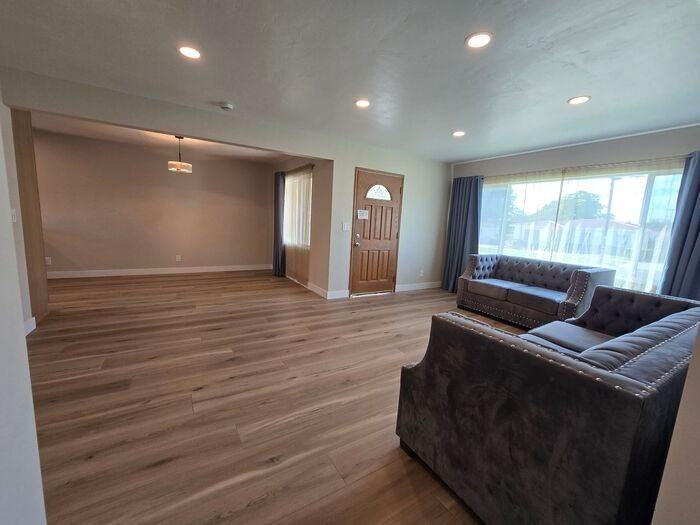 134 F St - Photo 2 of 35