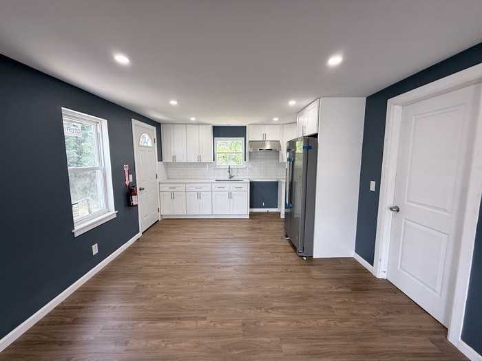 1933 River Rd - Photo 2 of 33