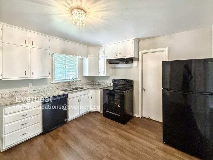9825 Maple Ln - Photo 2 of 11