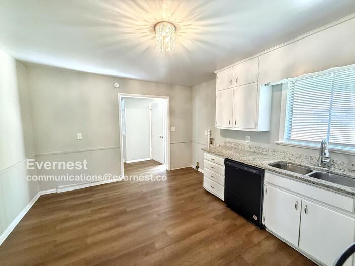 9825 Maple Ln - Photo 3 of 11