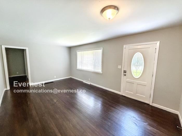 9825 Maple Ln - Photo 4 of 11