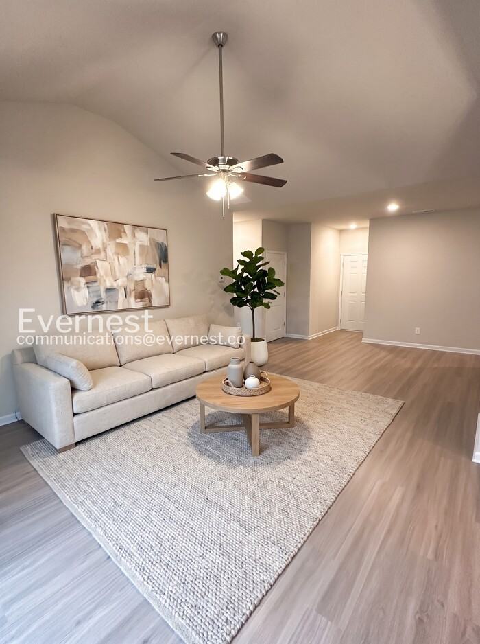 137 Culver St - Photo 2 of 31