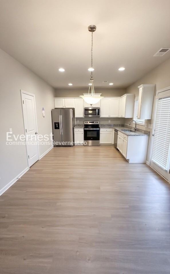 137 Culver St - Photo 3 of 31