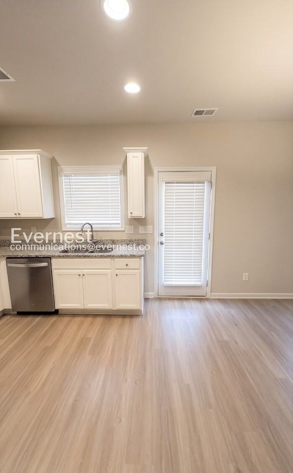 137 Culver St - Photo 6 of 31