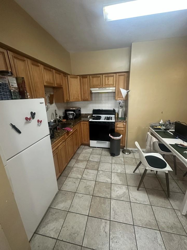 9 Shepherd Ave #2 - Photo 5 of 32