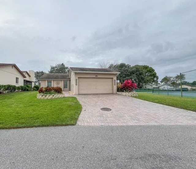 3998 Cypress Lndg E #NA - Photo 2 of 14
