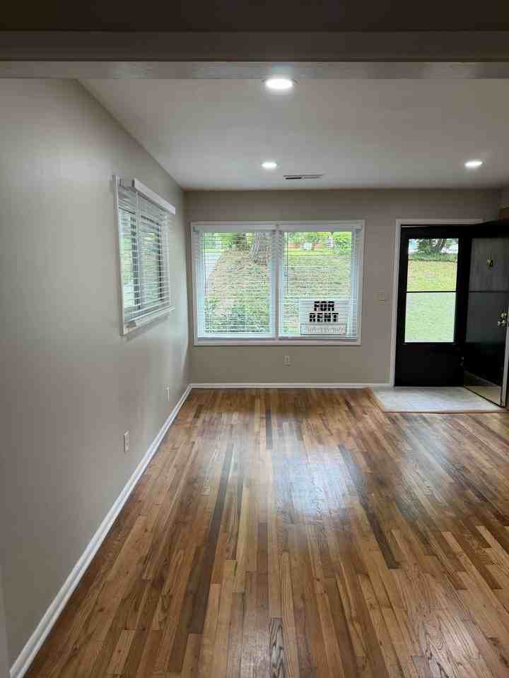 1078 Palafox Dr Ne #NA - Photo 2 of 9