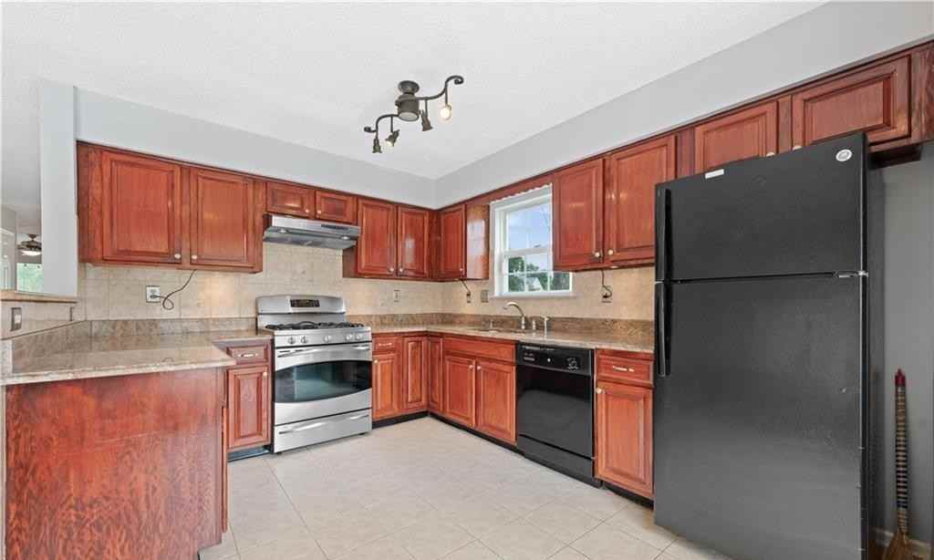 32 Cabot Way #32 - Photo 5 of 16