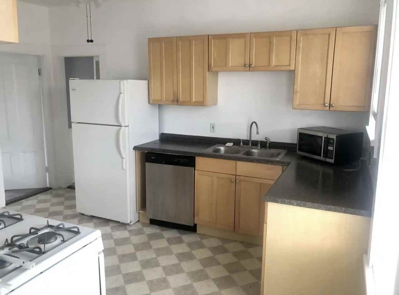 32 Lincoln St #2 - Photo 4 of 10