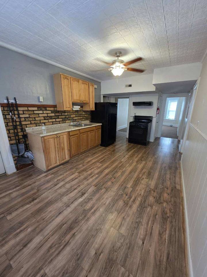649 S Summer St #3L - Photo 7 of 19