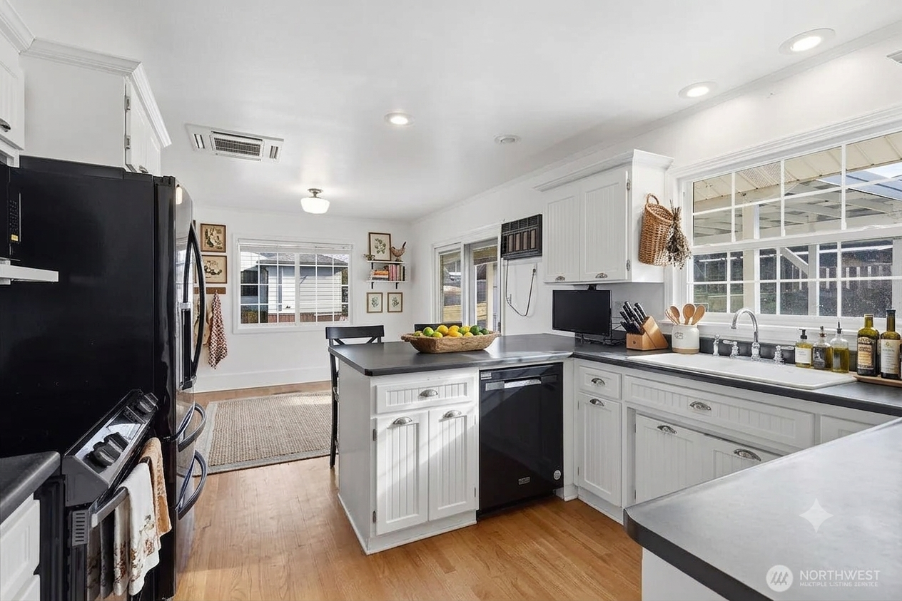 707 Spruce St #NA - Photo 7 of 10