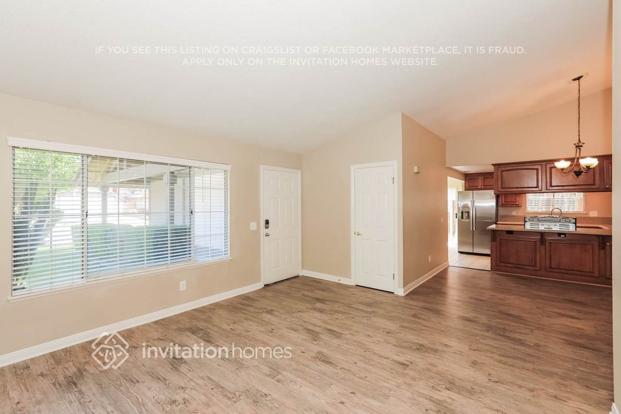 12771 Tehama Cir - Photo 4 of 17