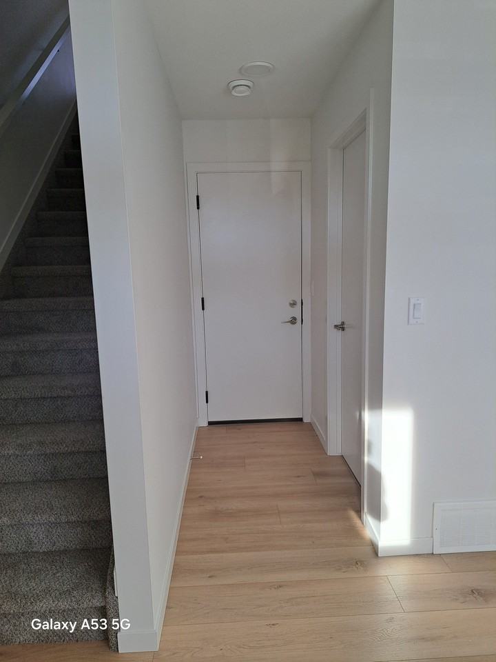 429 32 Street Southwest - Photo 4 of 33