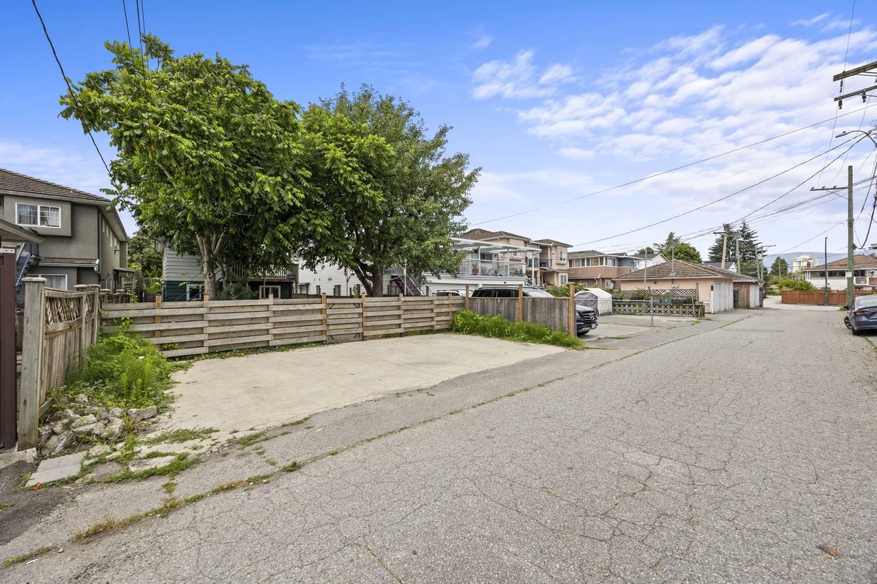 4736 Knight Street - Photo 10