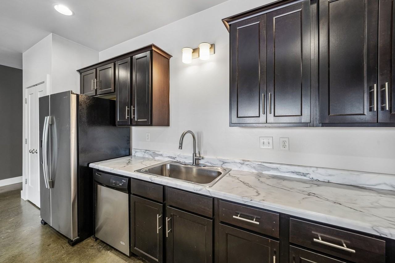 Myers Flats - 3 Bedroom - Photo 6 of 50