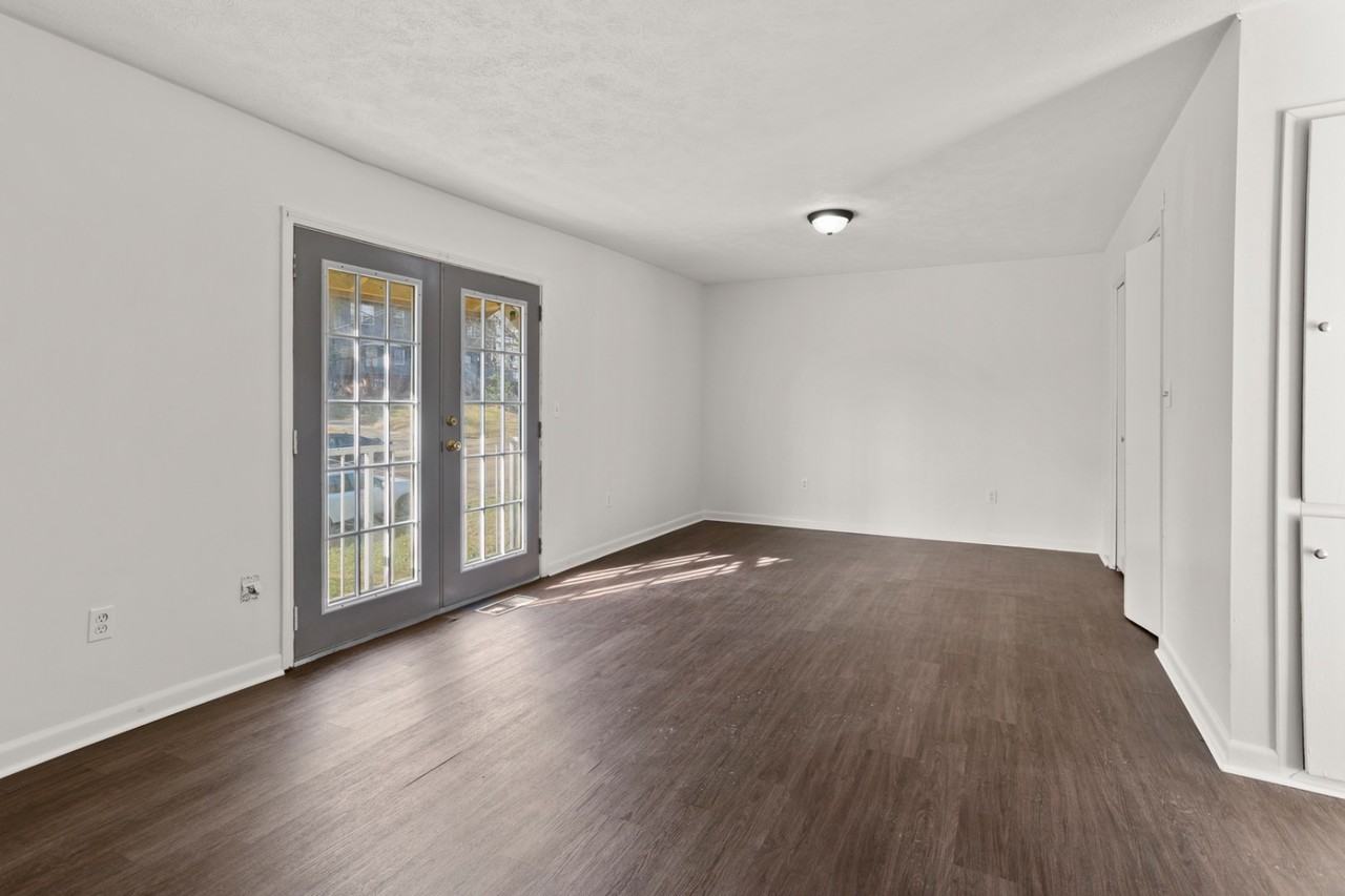 1002 Monroe - Photo 2 of 10