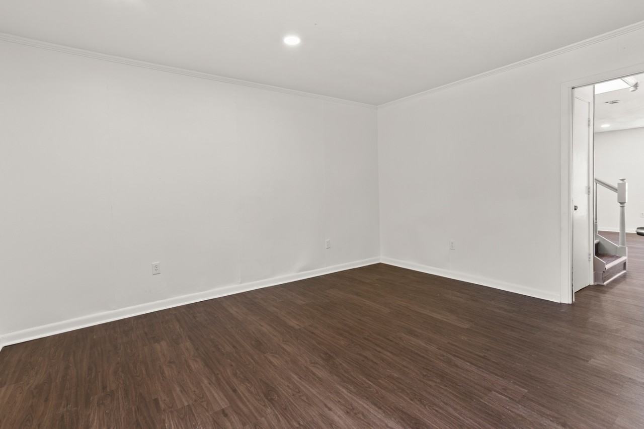 1002 Monroe - Photo 5 of 10