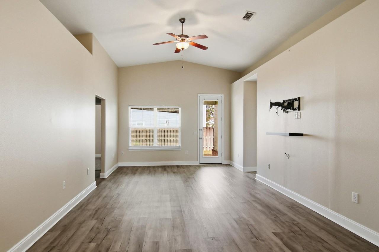 697 Marquis Way - Photo 7 of 11