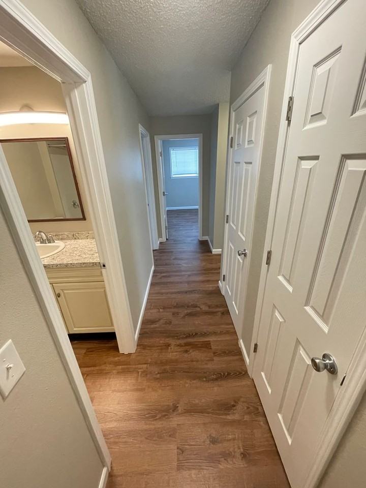 The Pines Apartments - Photo 4 of 31