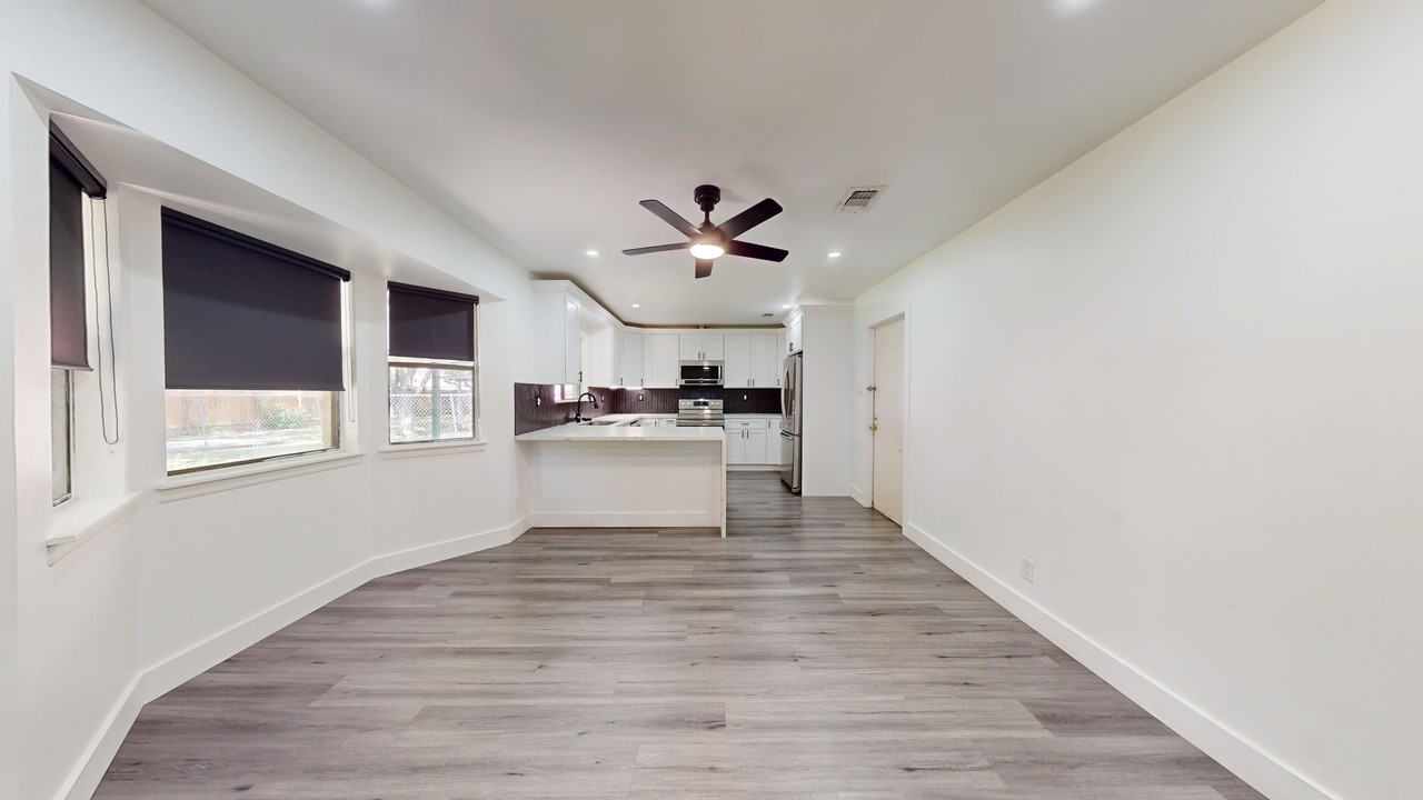 318 Renee Dr #1 - Photo 5 of 40