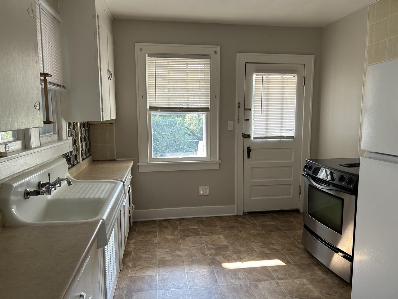 712 S Cameron St #712 - Photo 5 of 17