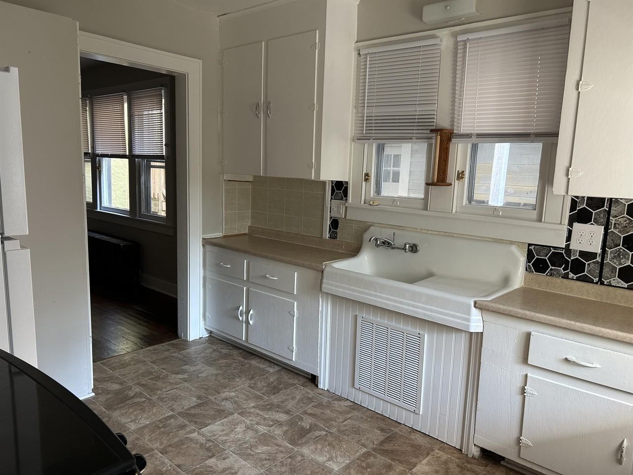 712 S Cameron St #712 - Photo 6 of 17