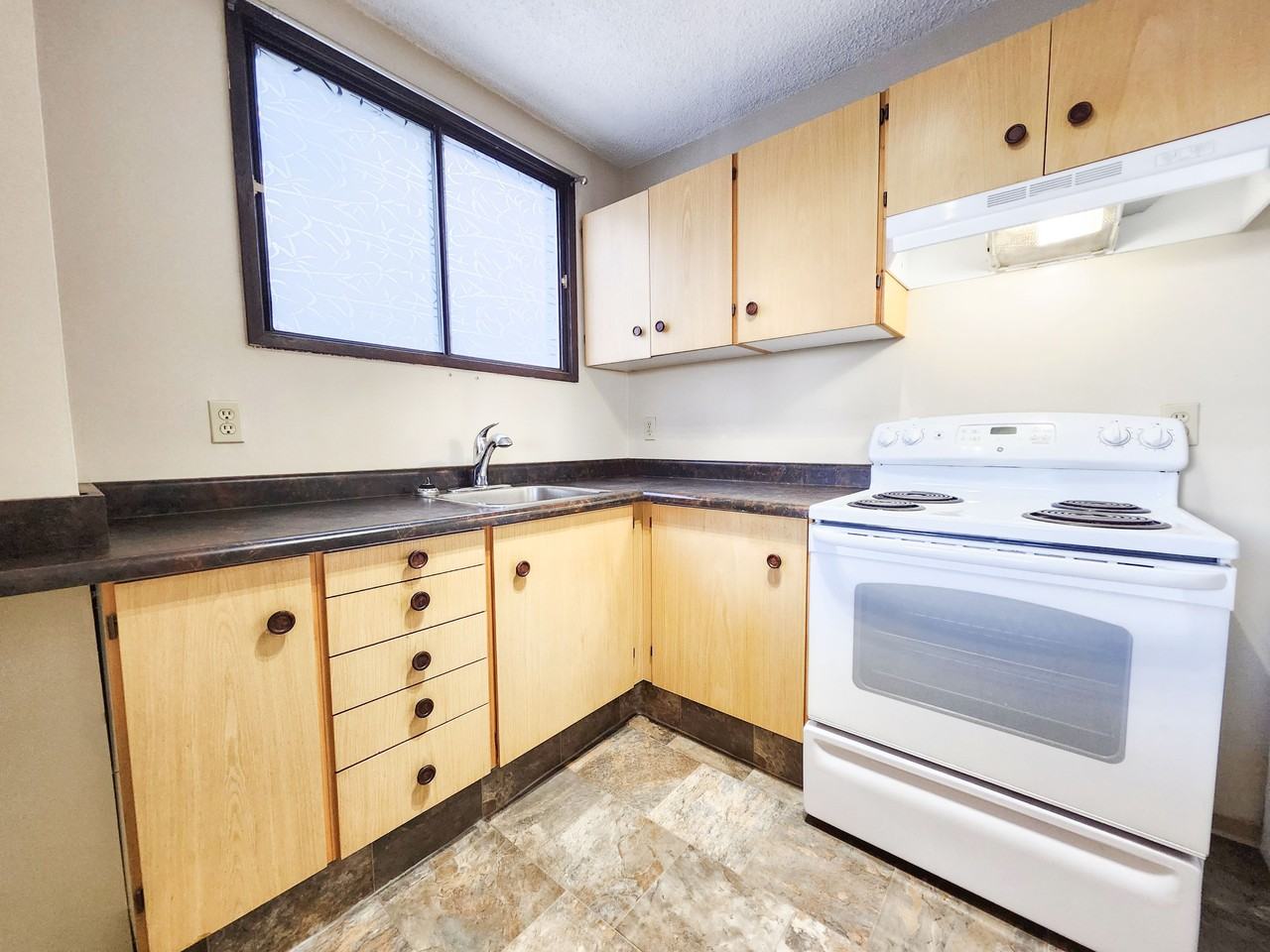 423 3 Ave Ne - Photo 3 of 15