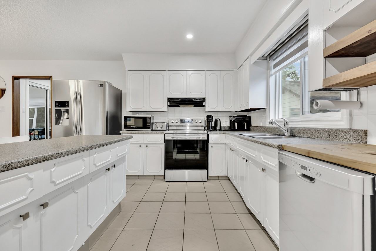 239 Oakview Ave - Photo 3 of 21