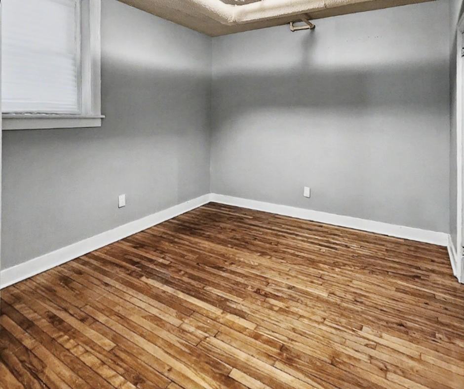 Royal Court Apartments - Photo 4 of 25