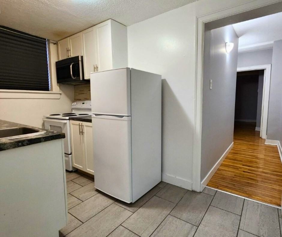 Royal Court Apartments - Photo 6 of 25