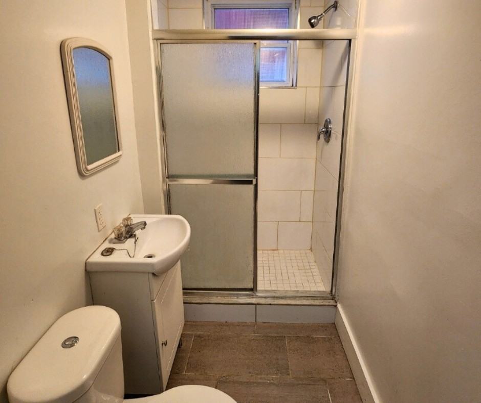 Royal Court Apartments - Photo 7 of 25