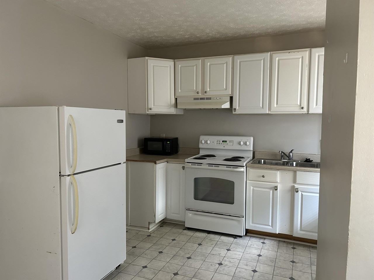 305 S Kent St #305 - Photo 3 of 8